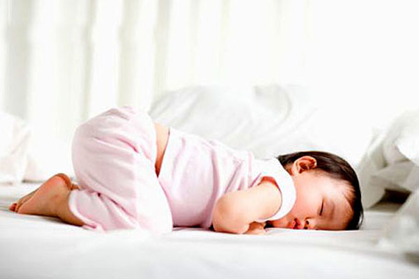 giup be ngu ngon - Những điều không tốt nên tránh để bé có giác ngủ ngon
