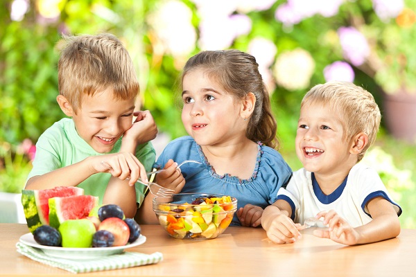 Mẹ nên cho trẻ ăn gì để có trí nhớ tốt?