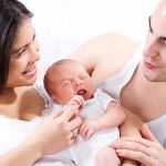 tre so sinh duoi 3 thang tuoi thich duoc om ap vo ve 150x150 - Mẹ nên làm gì khi thai nhi 40 tuần tuổi?