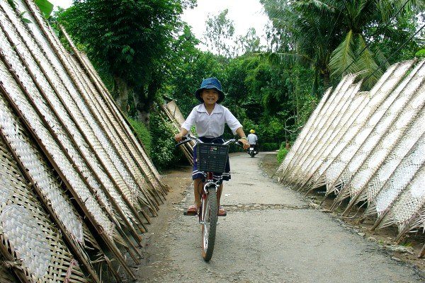 banh trang thuan hung 600x400 - Du lịch miền Tây ghé thăm Làng bánh tráng Thuận Hưng ở Cần Thơ