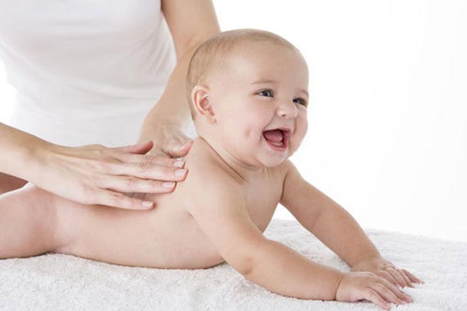 Massage cho be - Bảng đo chiều cao cân nặng của trẻ sơ sinh và cách để bé phát triển tốt